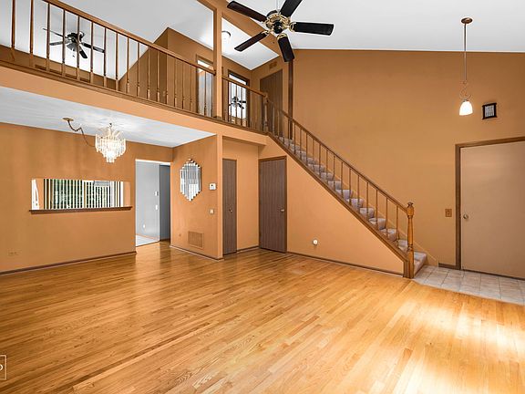 4th image of 9137 Greencastle Ln