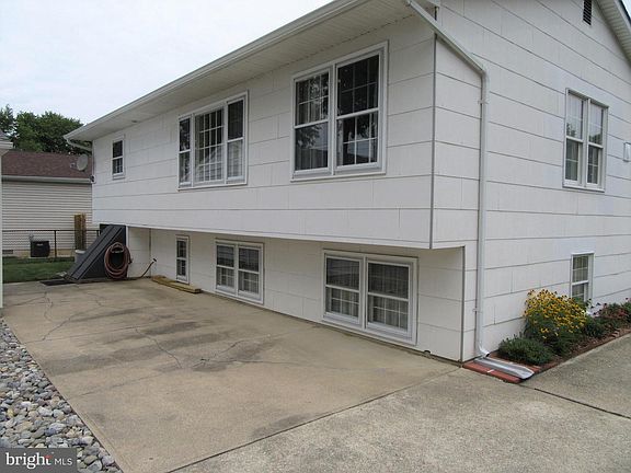 5th image of 203 Scottfield Dr