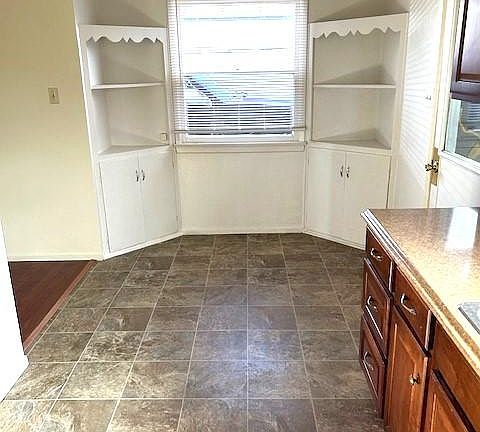 3rd image of 41285 Johnston Ave