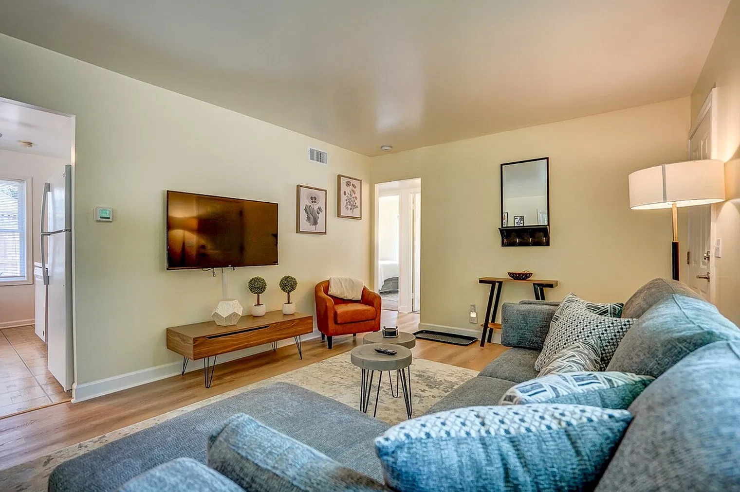 2 bed, 1.0 bath, 764 sqft, $3,266 — Photo 3