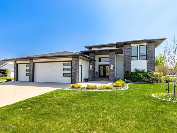 4597 Beach Ln S, Fargo, ND 58104