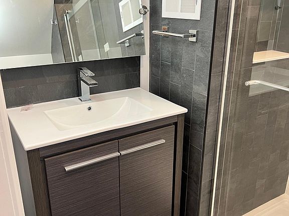 3rd image of 125 Livingston Ave #2