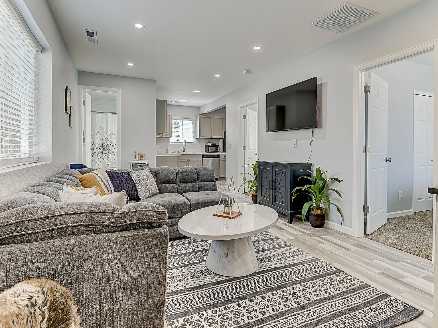 2 bed, $2,800 — Photo 2