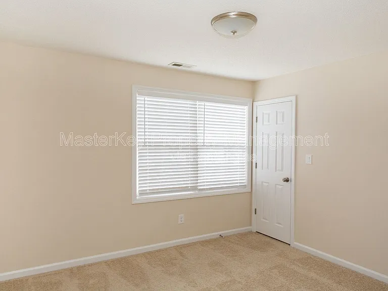 208 Pointe Crest Ct — Photo 12