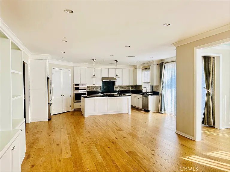 102 Chestnut Grv — Photo 5