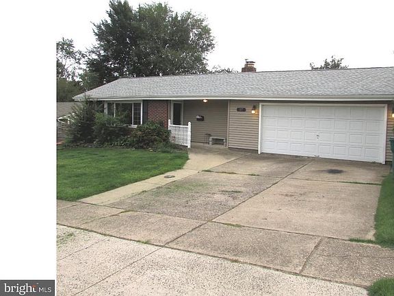 2nd image of 57 Mistletoe Ln