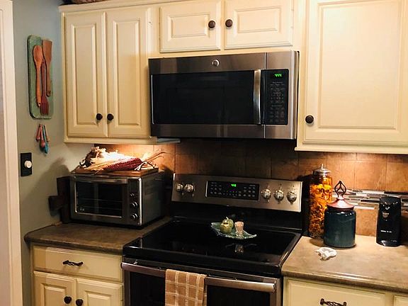 4th image of 1590 W Pear Ln