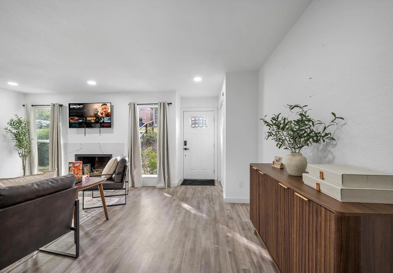 3 bed, 2.5 bath, 1239 sqft, $2,350 — Photo 3