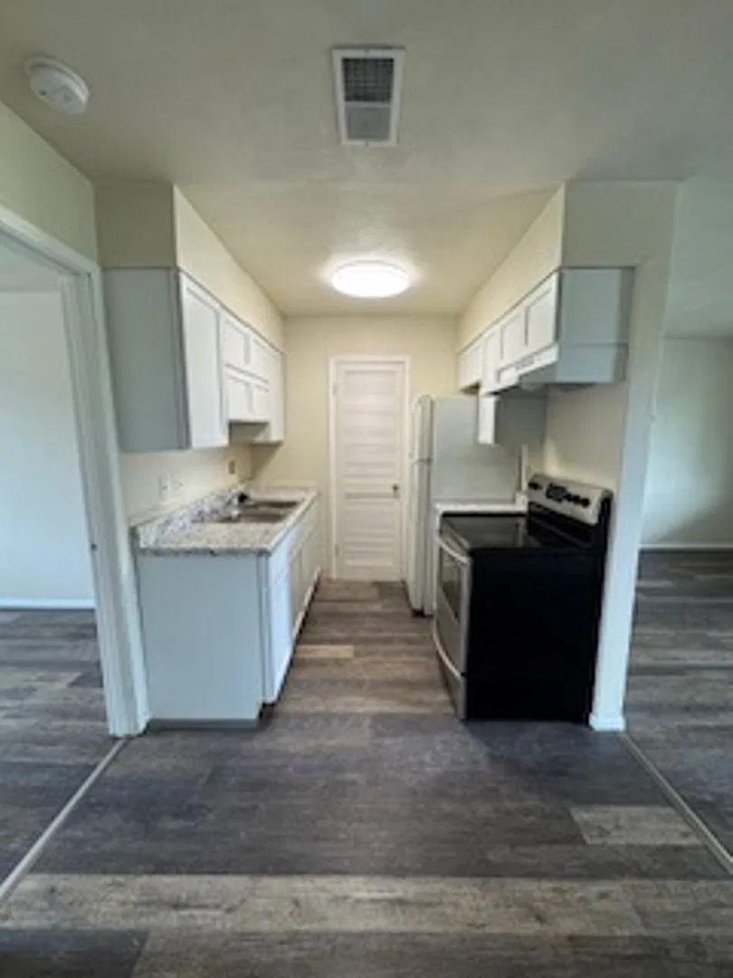 901 S. 74th Street — Photo 4