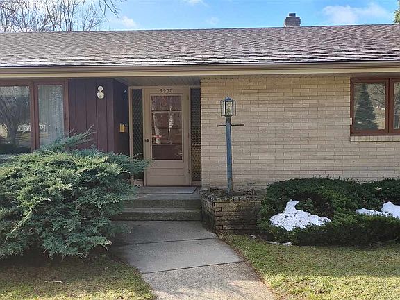 3rd image of 2205 Linden Ave