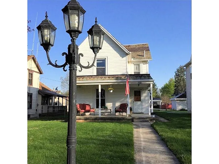 225 E Main St photo 1