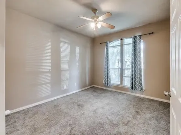 4612 Oak Club Dr, Arlington, TX 76017