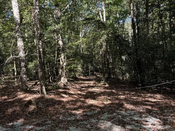 1035 Holly Hills Dr, Hartwell, GA 30643