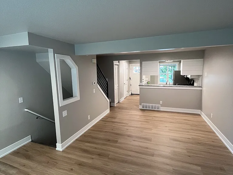 8002 Green Meadow Ct — Photo 4