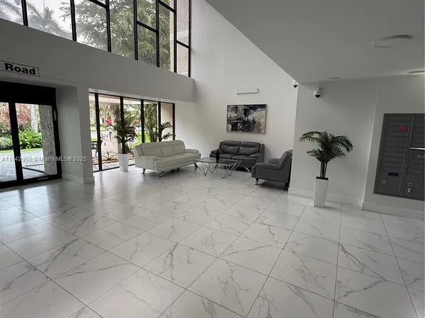 16500 Golf Club Rd APT 206, Weston, FL 33326