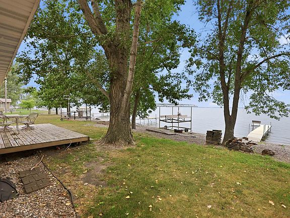 4th image of 250 SE Lake Dr