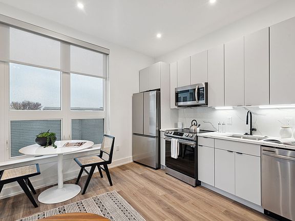 3rd image of 2400 Frankford Ave #201