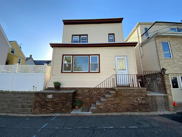 1 Chase Ct #1 — Photo 1