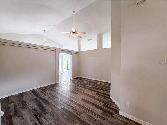 3rd image of 721 SUNBURST COVE LANE