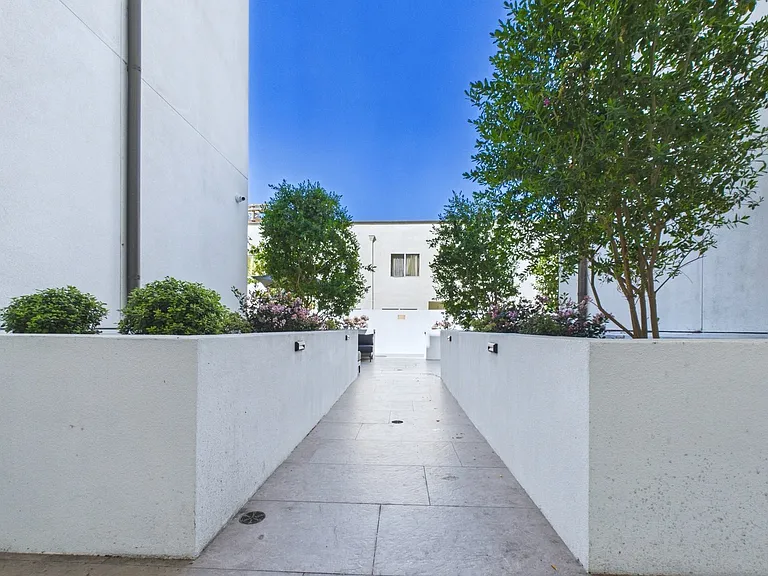 The Harper on Beverly — Photo 15