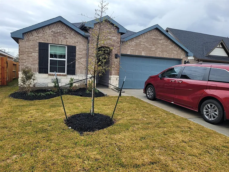 4947 Oakwood Dr — Photo 1
