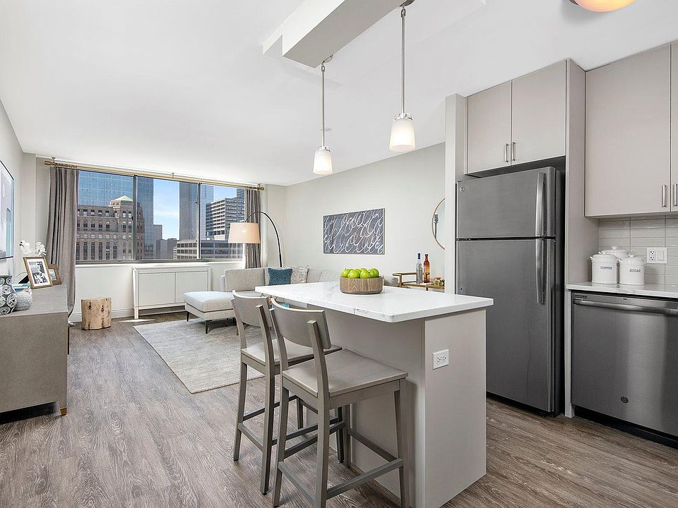 1st image of 300 W Hubbard St #403