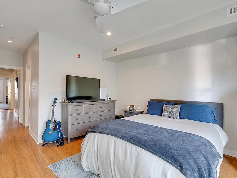 1637 Carpenter St #2 — Photo 18
