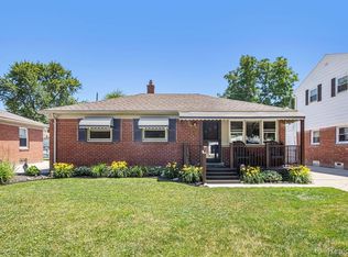 29373 Red Cedar Dr, Flat Rock, MI 48134