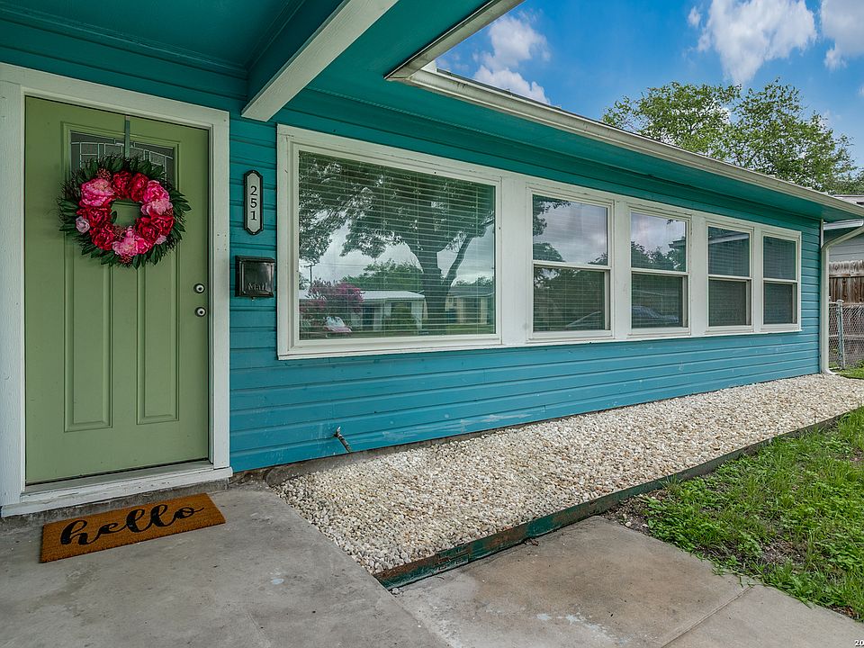 1st image of 251 PILGRIM DR