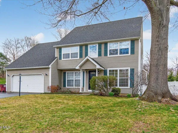 15 Seneca Court, Slingerlands, NY 12159