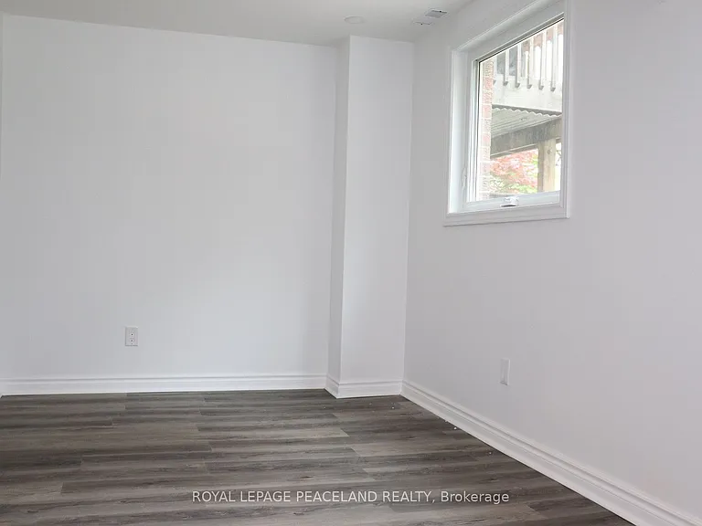 609 Walpole Cres — Photo 17