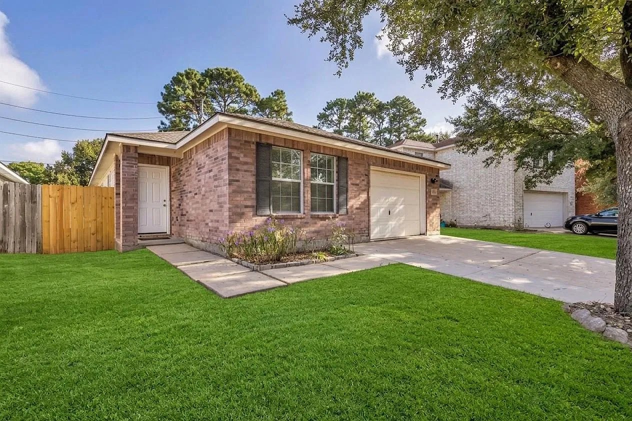 3 bed, 2.0 bath, 1390 sqft, $1,800 — Photo 2