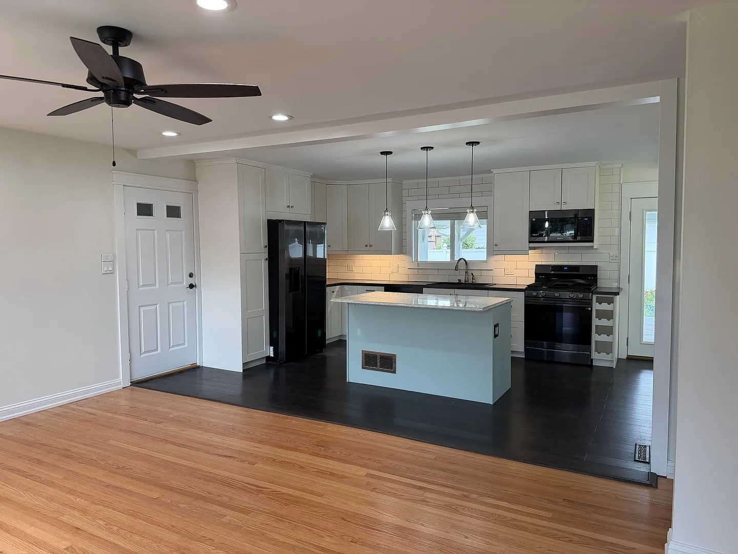 3 bed, 1092 sqft, $2,900 — Photo 4
