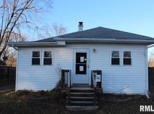 727 E Taylor St, Benton, IL 62812
