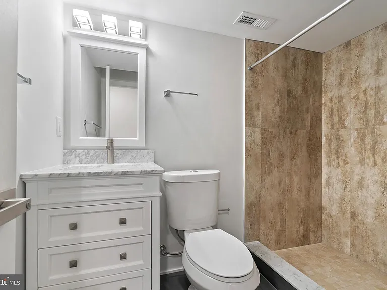 321 W Berks St #1 — Photo 15