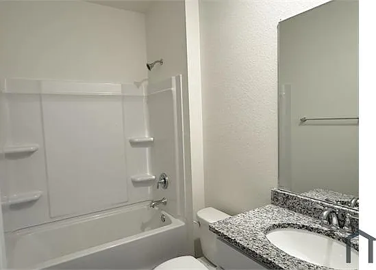4 bed, 1504 sqft, $2,075 — Photo 2