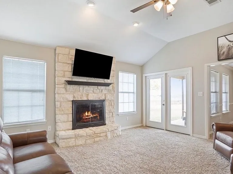 8600 Five Wells Rd — Photo 3