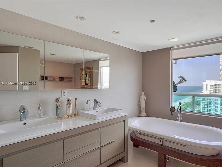 5025 Collins Ave #2107 — Photo 10