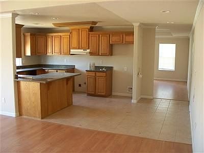 3rd image of 734 South Ave