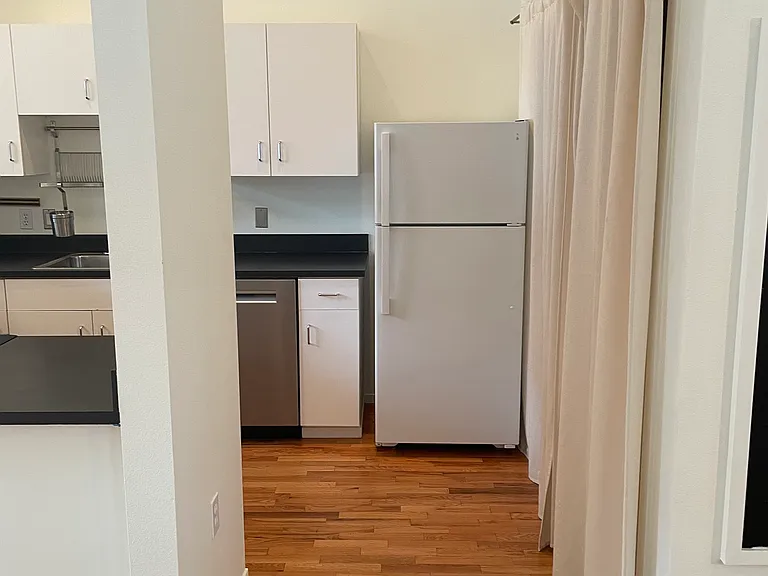 1009 NW Hoyt St #111 — Photo 17