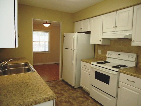 2nd image of 4627 Lake Front Dr