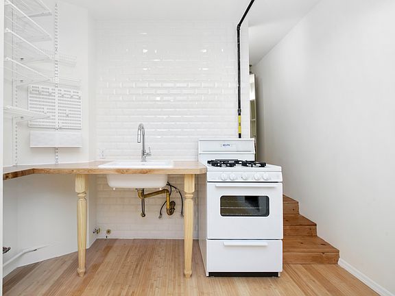 4th image of 428 E 9th St APT 16