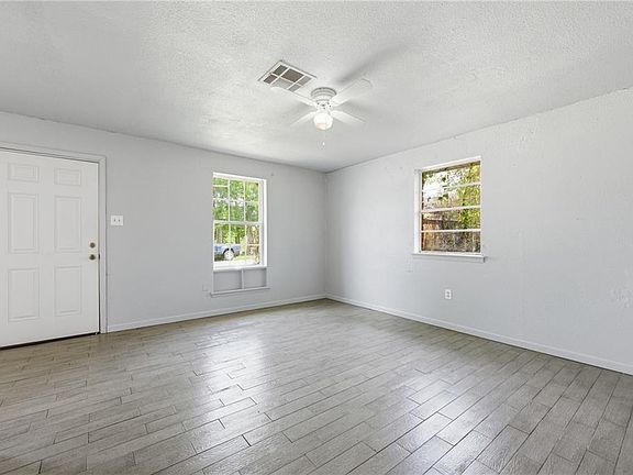 3rd image of 2319 Lawrence St