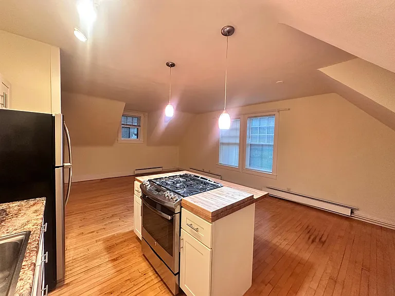 80 Virginia St — Photo 2