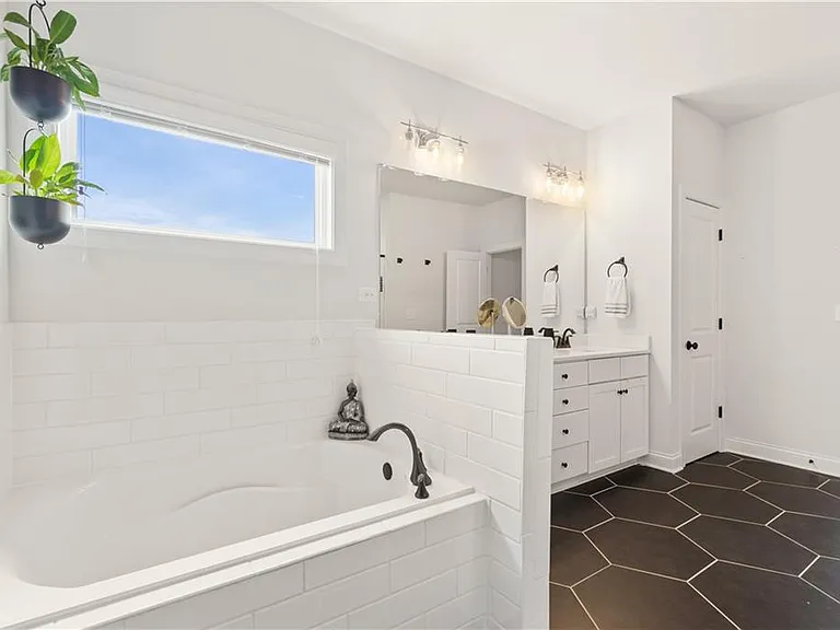 409 Carmichael Cir — Photo 52