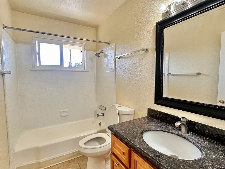 Sandalwood Apartments — Photo 32
