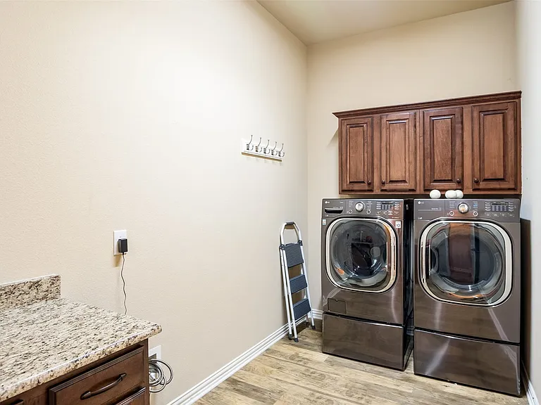 3001 Mosswood Dr — Photo 30