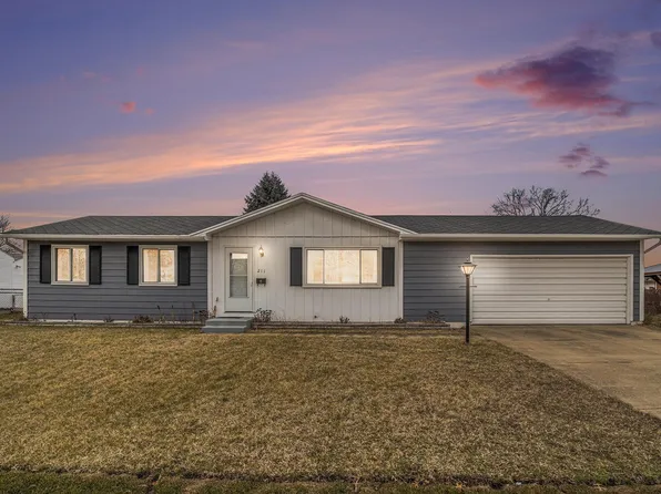 211 Manchester Dr, Mishawaka, IN 46544