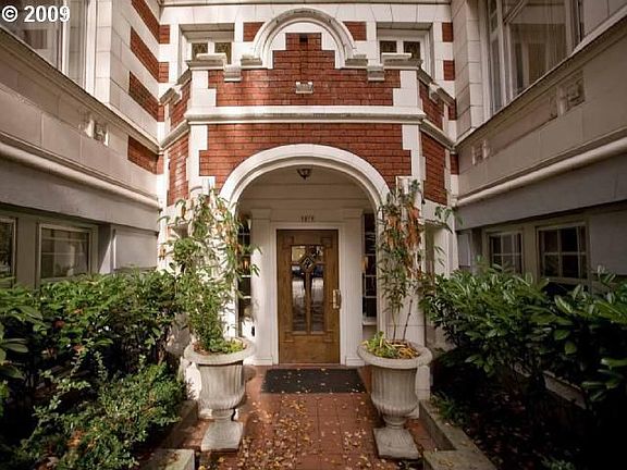 Front door of Tudor Arms from courtyard
