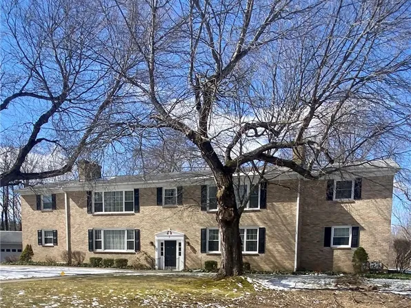 1 Woodbrook Dr APT 2, East Aurora, NY 14052